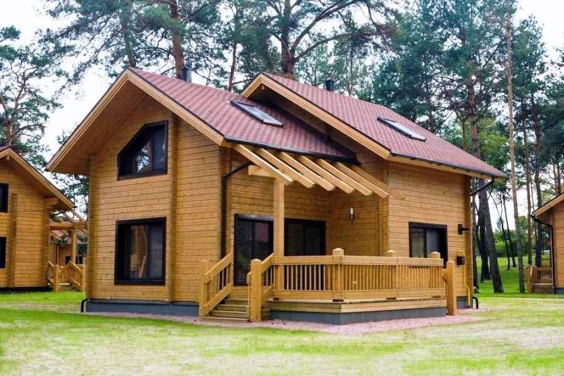 Сооружение дома из дерева